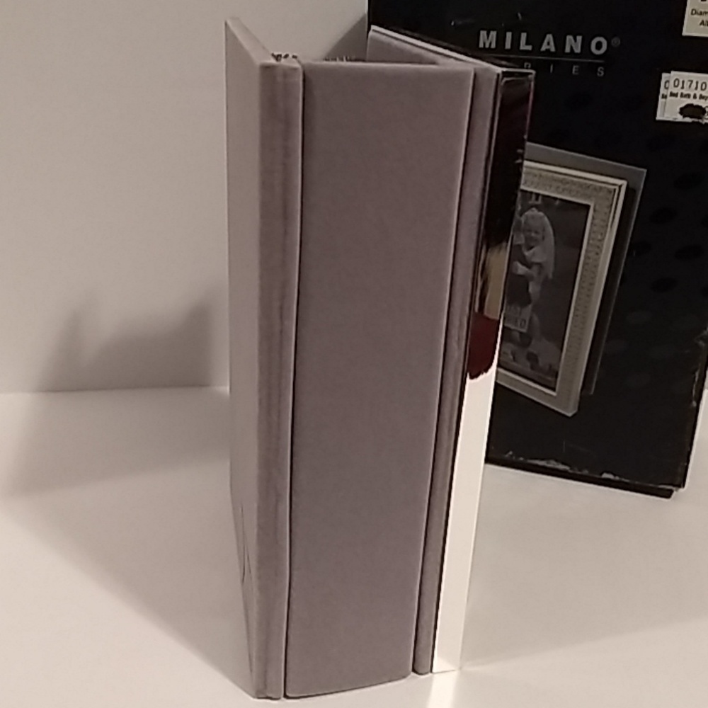Milano Photo Book - Picture 2 of 4